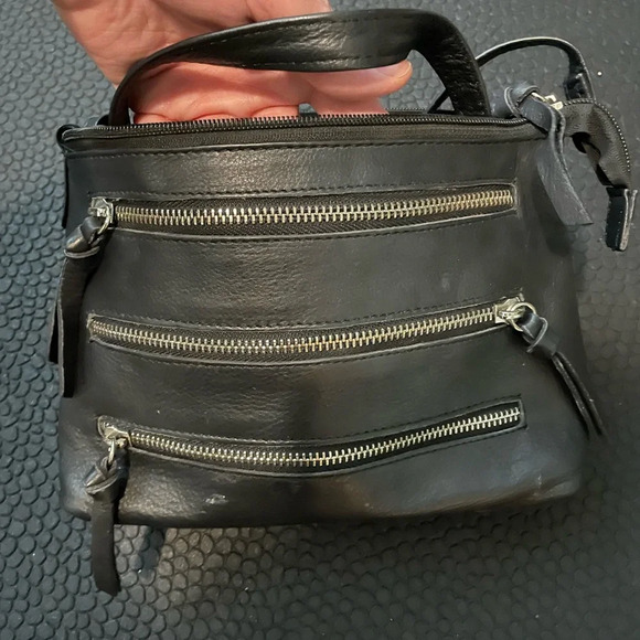 Vintage Black 100% Leather Small Cross‎ Body Purse with Silver Zippers - Picture 10 of 12